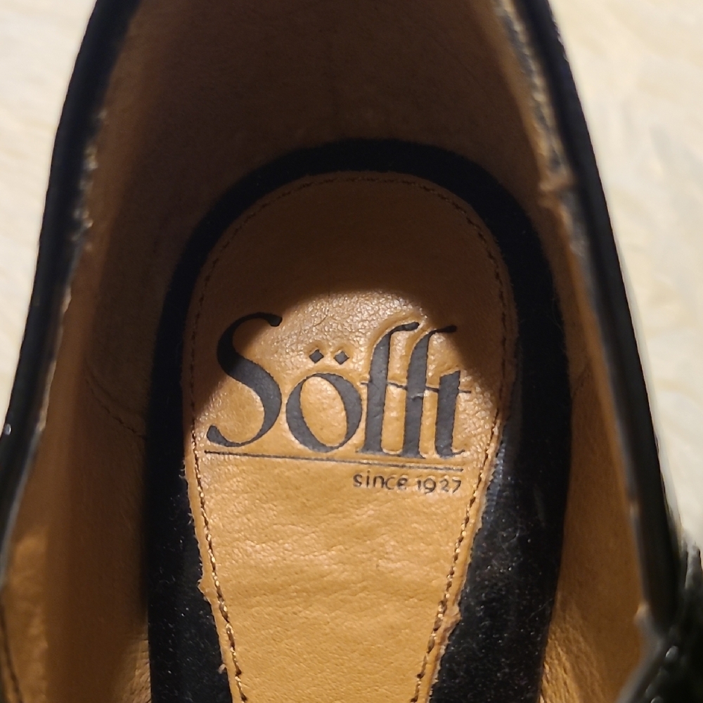 SOFFT Black Patent Heels with Strap - Picture 8 of 10